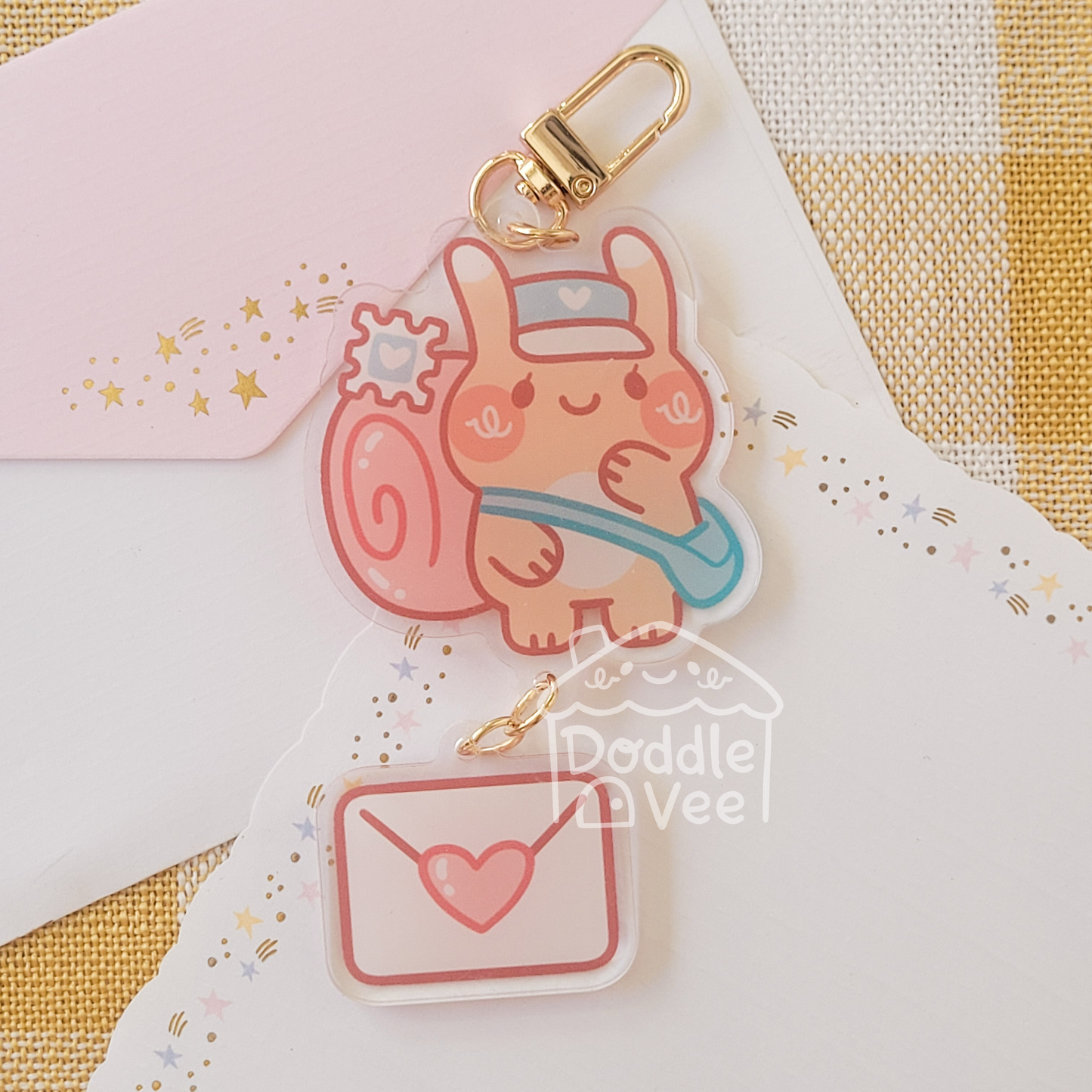 Link keychain of snail and secondary link keychahin is a mail with a heart on it